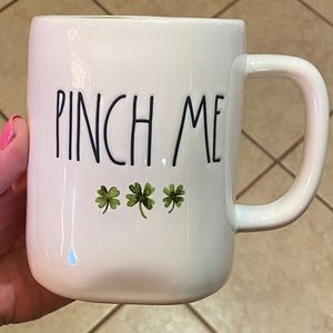 🍀 RAE DUNN PINCH ME MUG